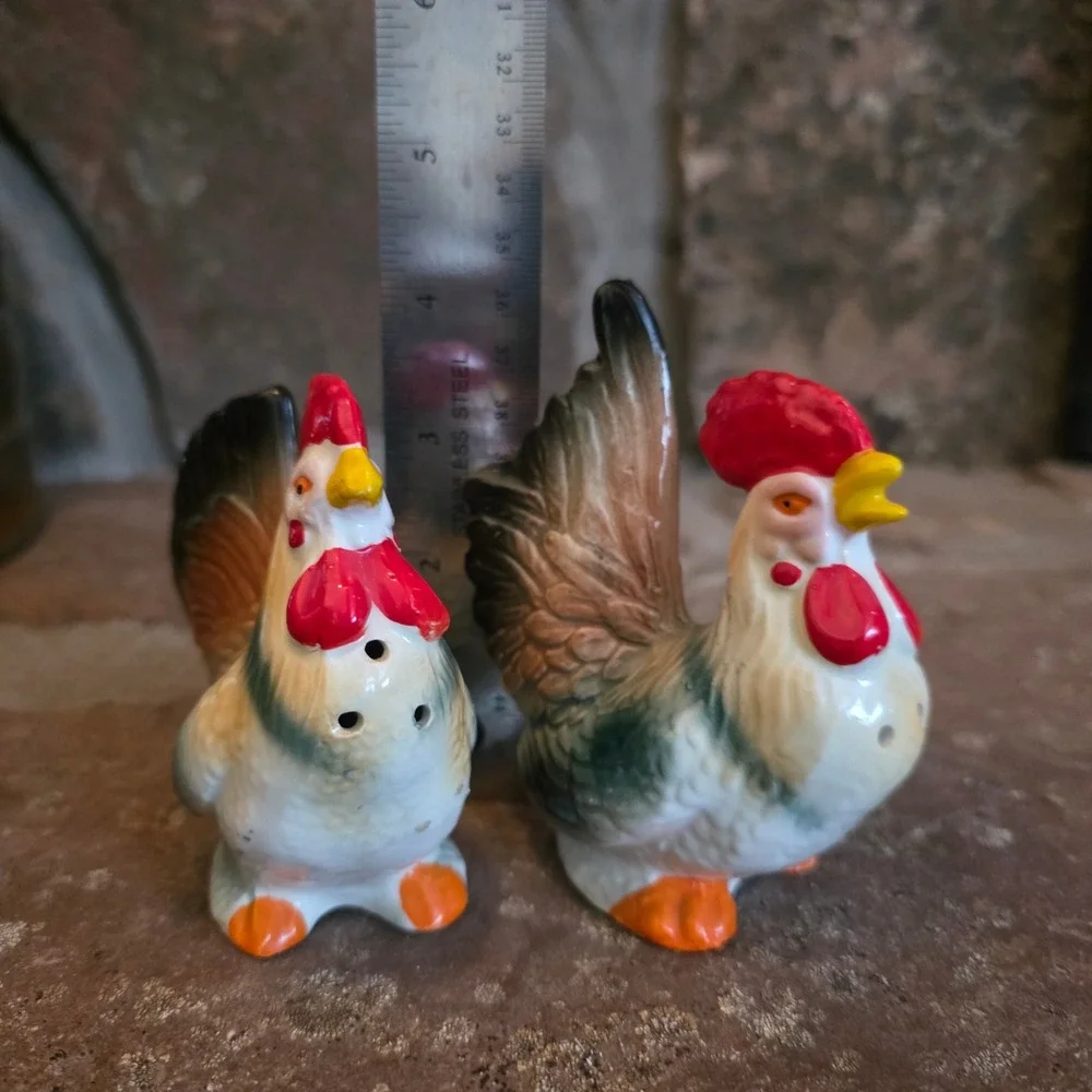 Vintage Rooster Salt and Pepper Shakers Ceramic Hand Painted Japan Farmhouse
